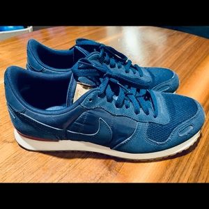 Nike Air Vortex men’s size 10 - mint condition